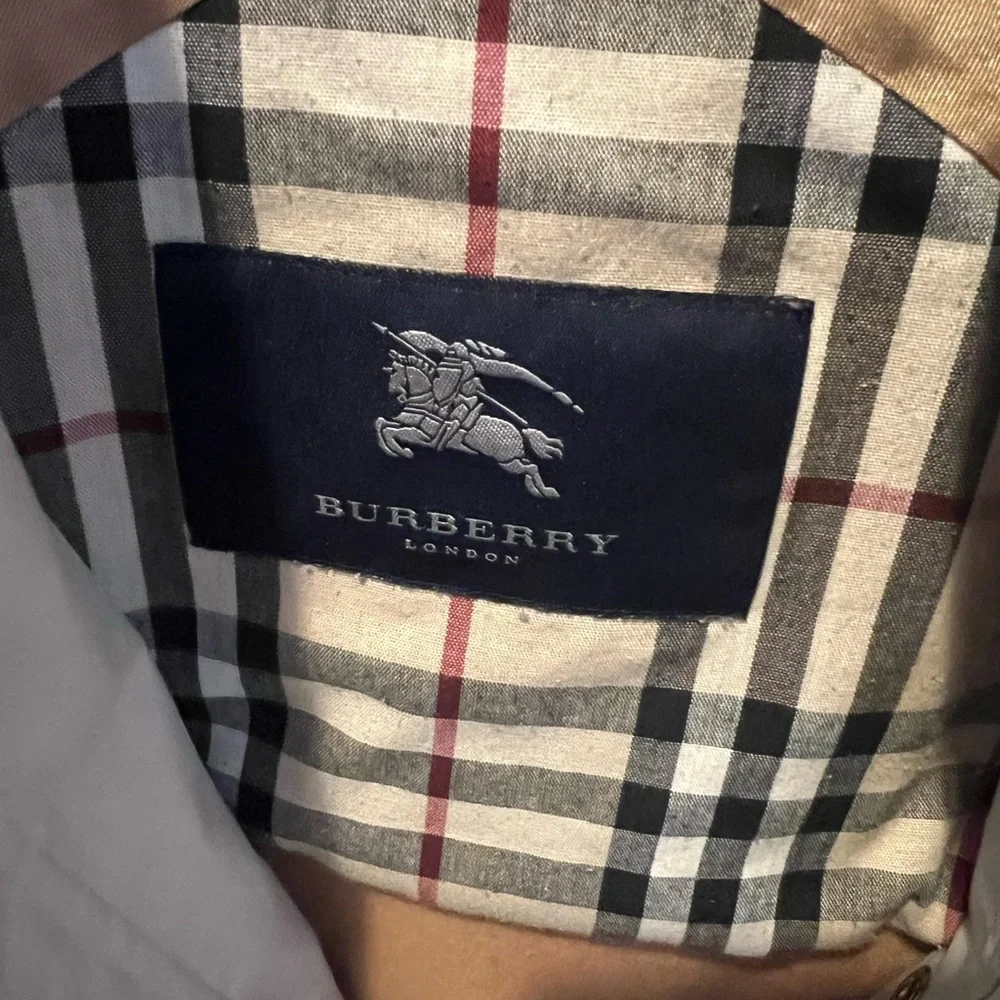 Burberry Tan trench/rain coat - Picture 3 of 8